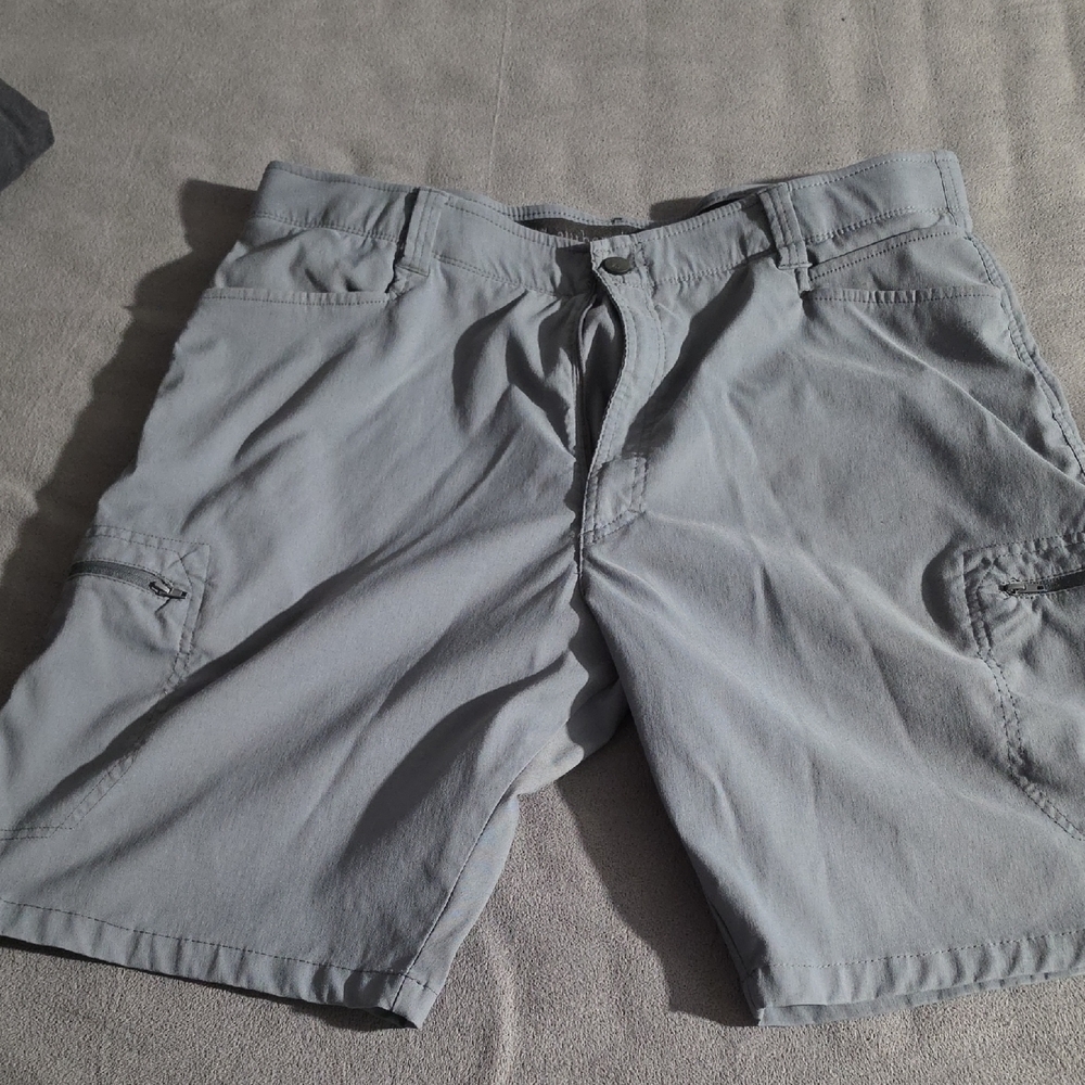 Wrangler Light Gray Cargo Shorts - Men's Casual Utility